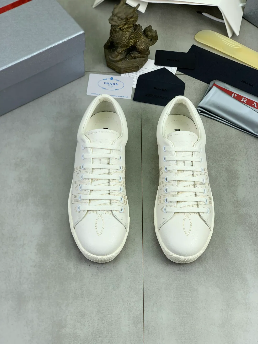 Men's men's shoes P560💰[New model] The latest hot model is on the official website, 🆘 The trendy brand (Prada) mainly promotes the hot model, avant-garde and versatile fashion men's shoes private version mold opening, cowhide surface splicing 1:1.. Fashionable and simple, original imported cowhide lining cowhide feet; the atmosphere and personality are more fashionable, eye-catching and pursuing class. It will subvert the old ideas and be a must-have for fashion trendsetters with you! Must keep it for yourself! Tall and comfortable, large and low, high-end quality workmanship. Code number: 38-44 3️⃣optional.